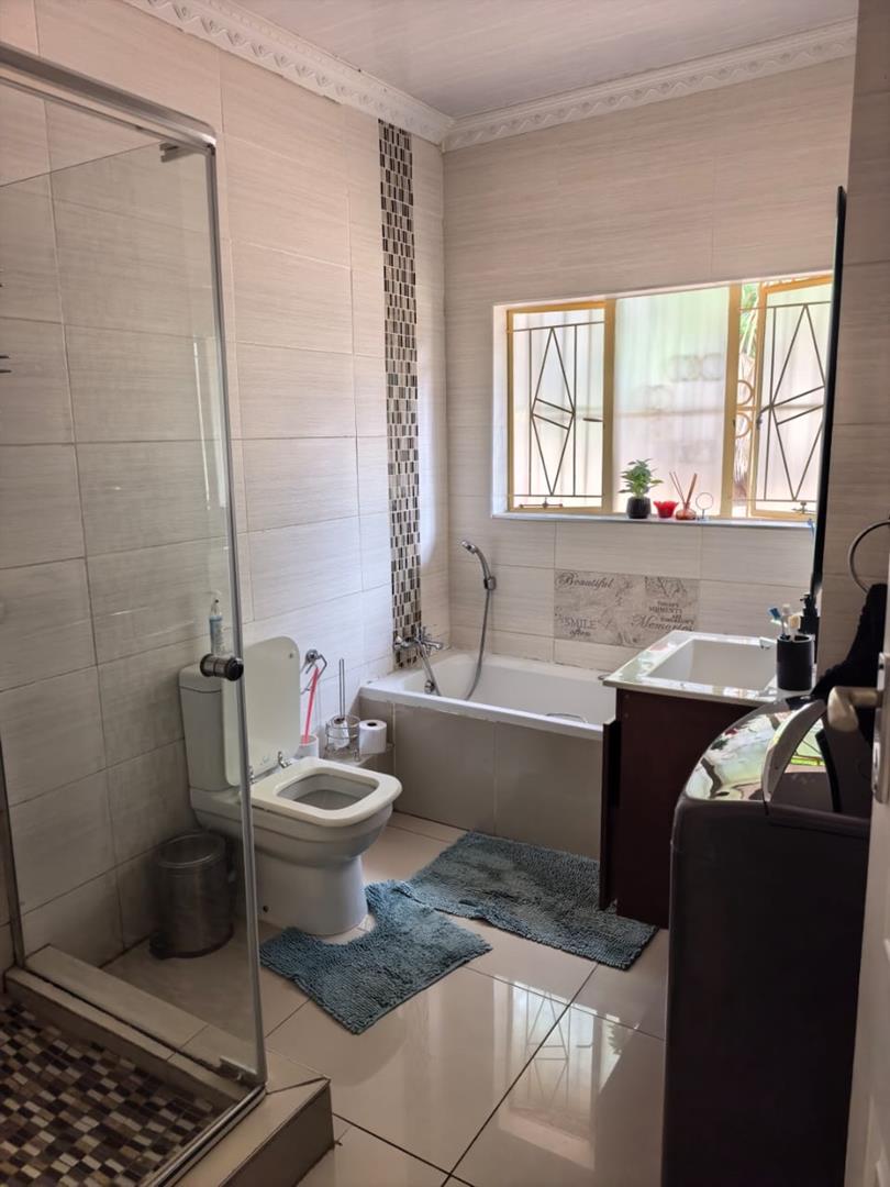 To Let 5 Bedroom Property for Rent in Elandsrand North West